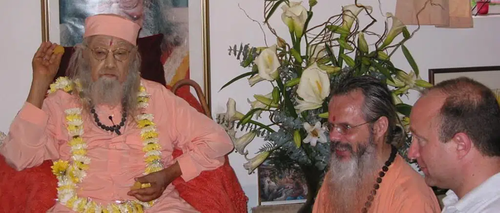Baba Hariharananda Yogi Sarveshwarananda y Don Baba