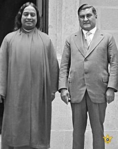 Paramahansa Yogananda con el Presidente de México Dr. Emilio Portes Gil en 1929