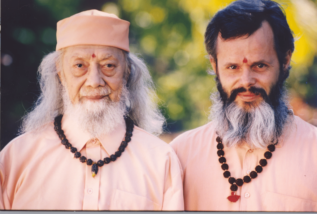 Gurú Hariharananda con Yogi Sarvesh