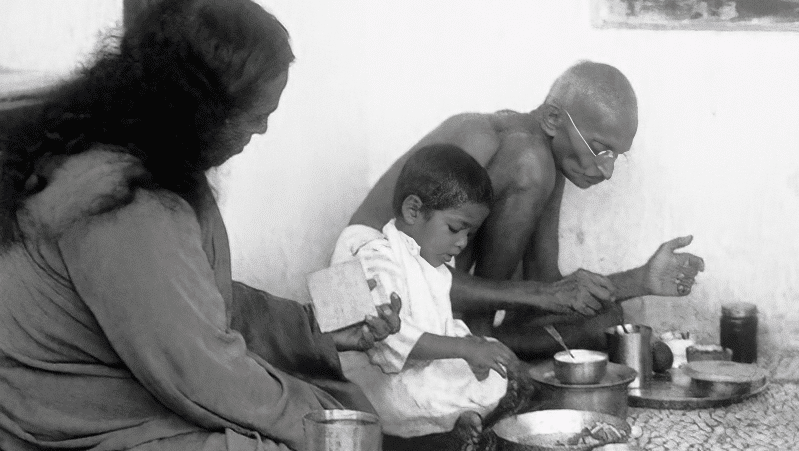 Paramahansa Yogananda con Mahatma Gandhi